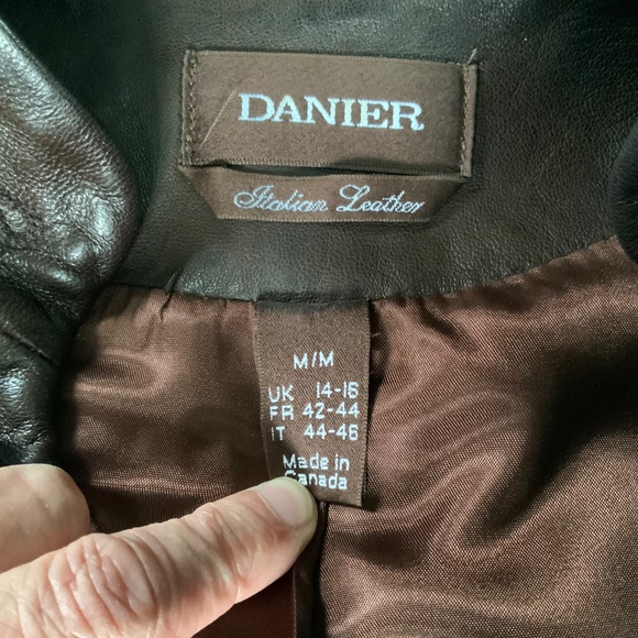 Danier Brown Leather Military-Style Italian Leather Blazer (Women’s medium) - Picture 9 of 13